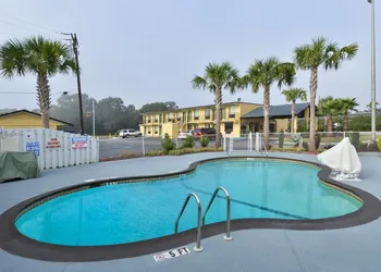 Americas Best Value Inn St. George, SC hotel thumbnail 4