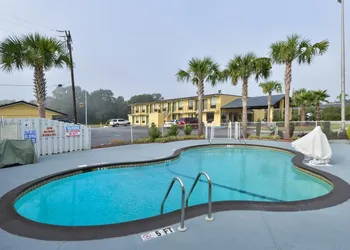 Americas Best Value Inn St. George, SC hotel thumbnail 4