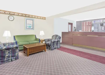 Knights Inn Emporia hotel thumbnail 3