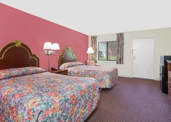 Knights Inn Emporia hotel thumbnail 5