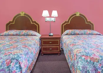 Knights Inn Emporia hotel thumbnail 8
