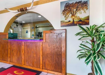 Econo Lodge Inn & Suites Near Lackland AFB hotel thumbnail 3
