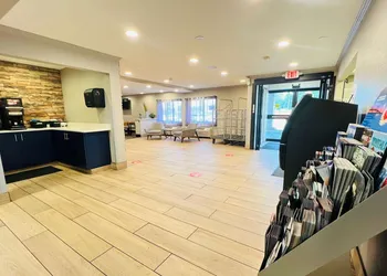 AmericInn by Wyndham Glendale/Milwaukee hotel thumbnail 2