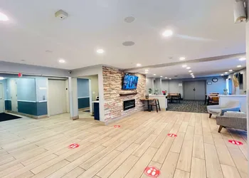AmericInn by Wyndham Glendale/Milwaukee hotel thumbnail 3