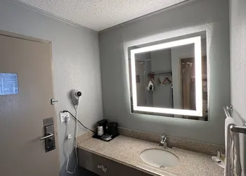 AmericInn by Wyndham Glendale/Milwaukee hotel thumbnail 7