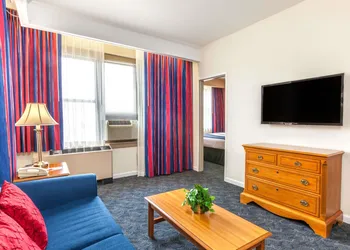 Ramada by Wyndham Jersey City hotel thumbnail 7