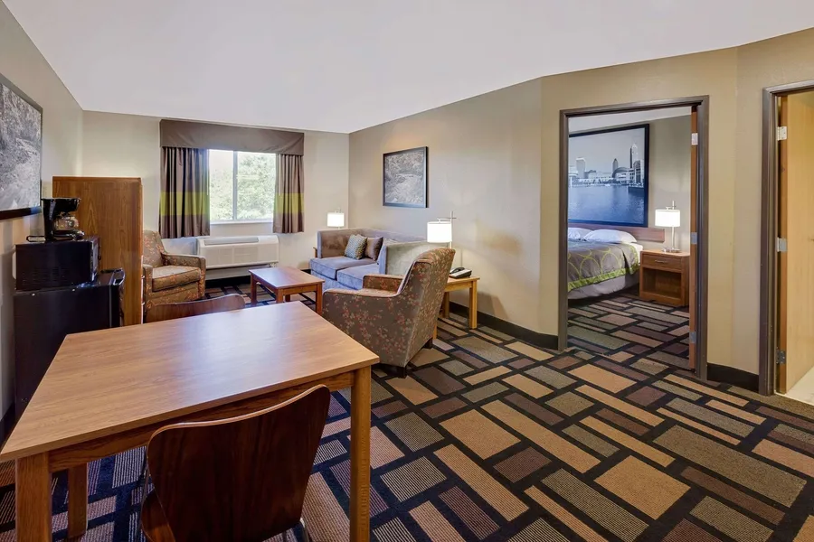 Super 8 by Wyndham Akron S/Green/Uniontown OH hotel detail image 6