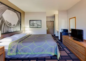 Super 8 by Wyndham Akron S/Green/Uniontown OH hotel thumbnail 8