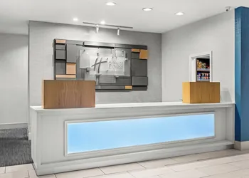 Holiday Inn Express and Suites Savannah - Midtown by IHG hotel thumbnail 2