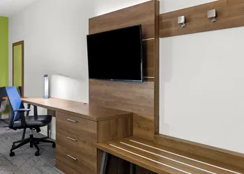 Holiday Inn Express and Suites Savannah - Midtown by IHG hotel thumbnail 6