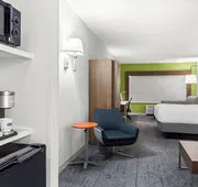 Holiday Inn Express and Suites Savannah - Midtown by IHG hotel detail image 7
