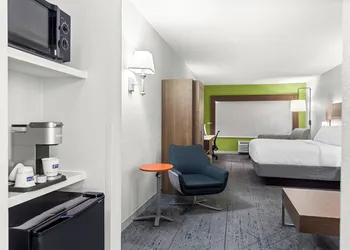 Holiday Inn Express and Suites Savannah - Midtown by IHG hotel thumbnail 7