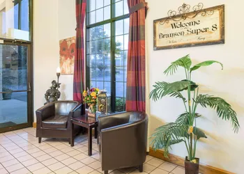 Super 8 by Wyndham Branson/Andy Williams Theater hotel thumbnail 2