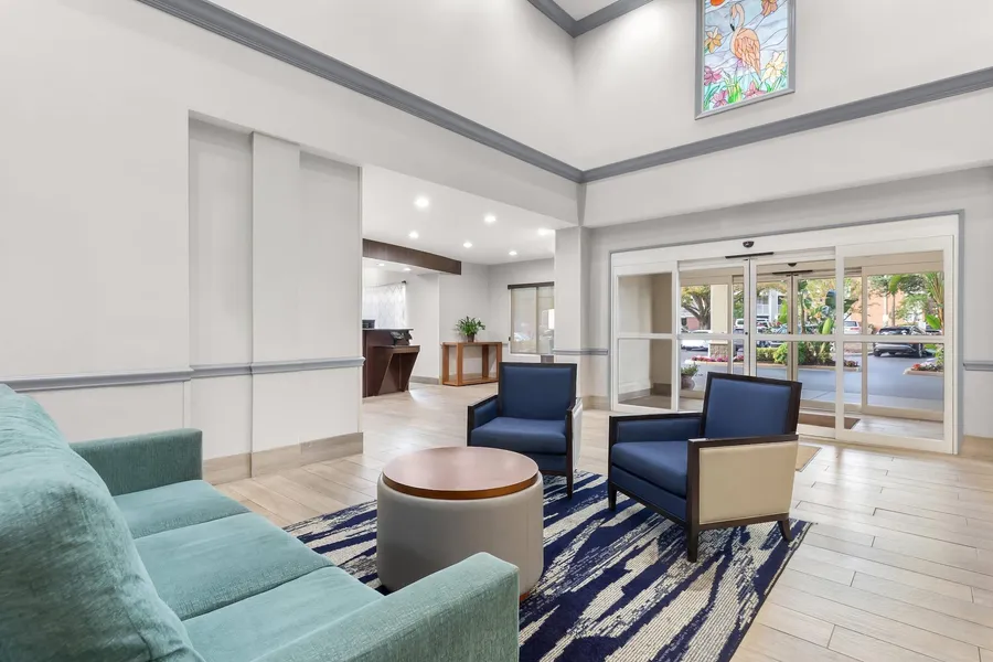 Comfort Suites Near Universal Orlando Resort hotel detail image 2