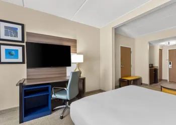 Comfort Suites Near Universal Orlando Resort hotel thumbnail 7