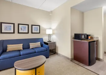 Comfort Suites Near Universal Orlando Resort hotel thumbnail 8