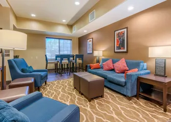 Comfort Inn & Suites Galt - Lodi North hotel thumbnail 4