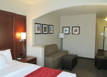 Comfort Inn & Suites Galt - Lodi North hotel thumbnail 8