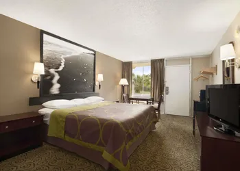 Super 8 by Wyndham Ormond Beach hotel thumbnail 4