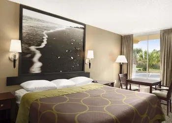 Super 8 by Wyndham Ormond Beach hotel thumbnail 8
