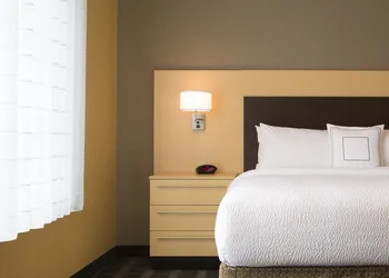 TownePlace Suites by Marriott London hotel thumbnail 3