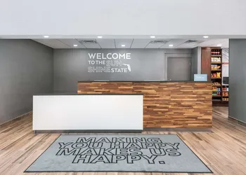 Hampton Inn & Suites Fort Myers Beach/Sanibel Gateway hotel thumbnail 3