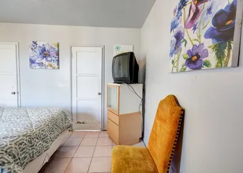 Pavilions Motel hotel thumbnail 2