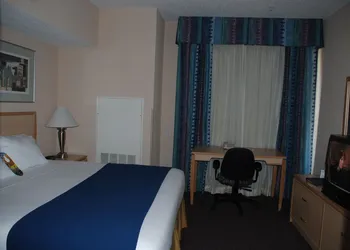 Holiday Inn Express San Antonio Rivercenter Area by IHG hotel thumbnail 8