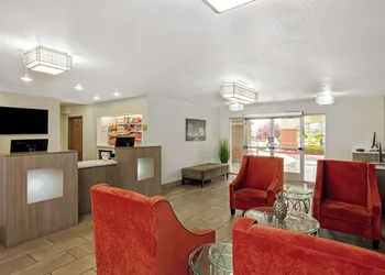 La Quinta Inn & Suites by Wyndham Las Vegas Red Rock hotel thumbnail 2