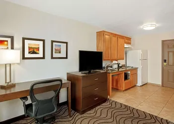 La Quinta Inn & Suites by Wyndham Las Vegas Red Rock hotel thumbnail 8