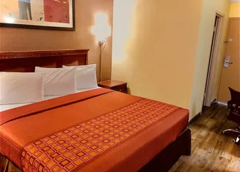 Americas Best Value Inn Tulsa at I-44 hotel thumbnail 5