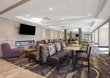 La Quinta Inn & Suites by Wyndham Rancho Cordova Sacramento hotel thumbnail 2