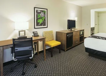 La Quinta Inn & Suites by Wyndham Rancho Cordova Sacramento hotel thumbnail 7