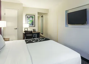 La Quinta Inn & Suites by Wyndham Rancho Cordova Sacramento hotel thumbnail 8