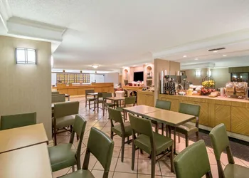 La Quinta Inn by Wyndham San Antonio Market Square hotel thumbnail 2