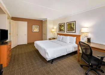La Quinta Inn by Wyndham San Antonio Market Square hotel thumbnail 5