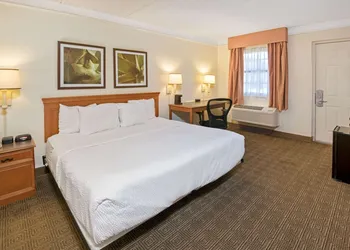 La Quinta Inn by Wyndham San Antonio Market Square hotel thumbnail 6