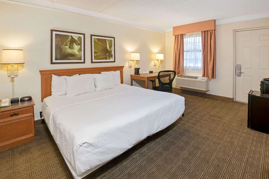 La Quinta Inn by Wyndham San Antonio Market Square hotel detail image 6