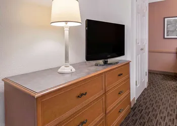 La Quinta Inn by Wyndham San Antonio Market Square hotel thumbnail 7
