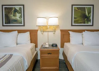 La Quinta Inn by Wyndham San Antonio Market Square hotel thumbnail 8