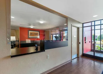 Extended Stay America Select Suites Rockford State Street hotel thumbnail 2