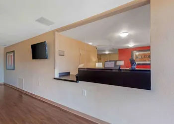 Extended Stay America Select Suites Rockford State Street hotel thumbnail 3