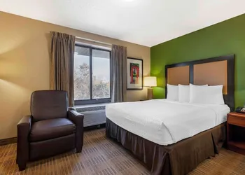 Extended Stay America Select Suites Rockford State Street hotel thumbnail 4