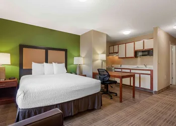 Extended Stay America Select Suites Rockford State Street hotel thumbnail 5