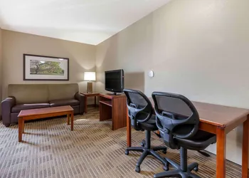 Extended Stay America Select Suites Rockford State Street hotel thumbnail 7