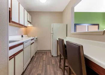 Extended Stay America Select Suites Rockford State Street hotel thumbnail 8