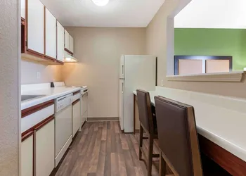 Extended Stay America Select Suites Rockford State Street hotel thumbnail 8