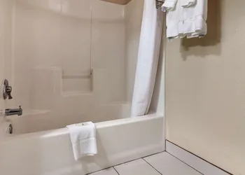 Quality Inn Hays I-70 hotel thumbnail 6