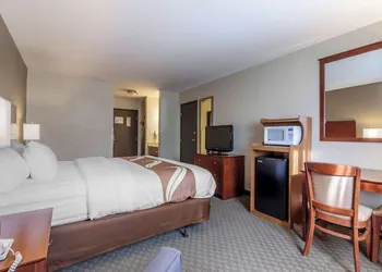 Quality Inn Hays I-70 hotel thumbnail 8