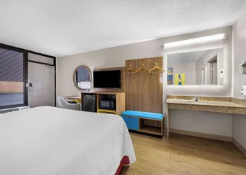 Days Inn by Wyndham Raleigh Midtown hotel thumbnail 6